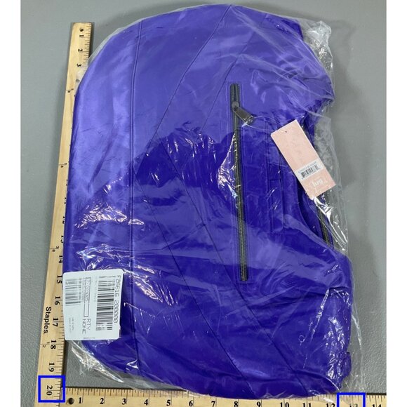 Lug Gondola SE Medium Unisex Handbag in Vibrant Violet with Zipper Closure - Picture 5 of 8